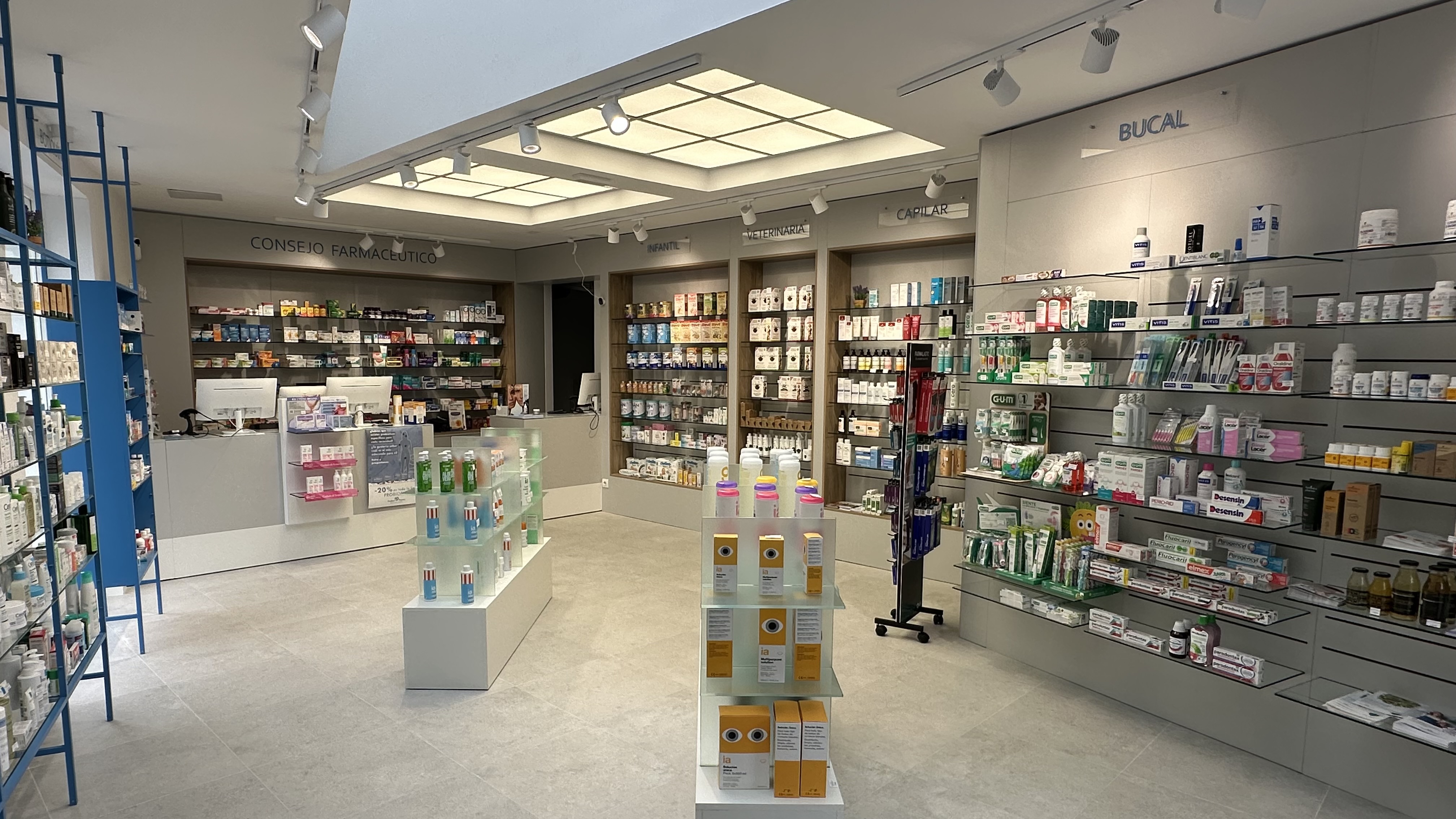 Interior farmacia 1