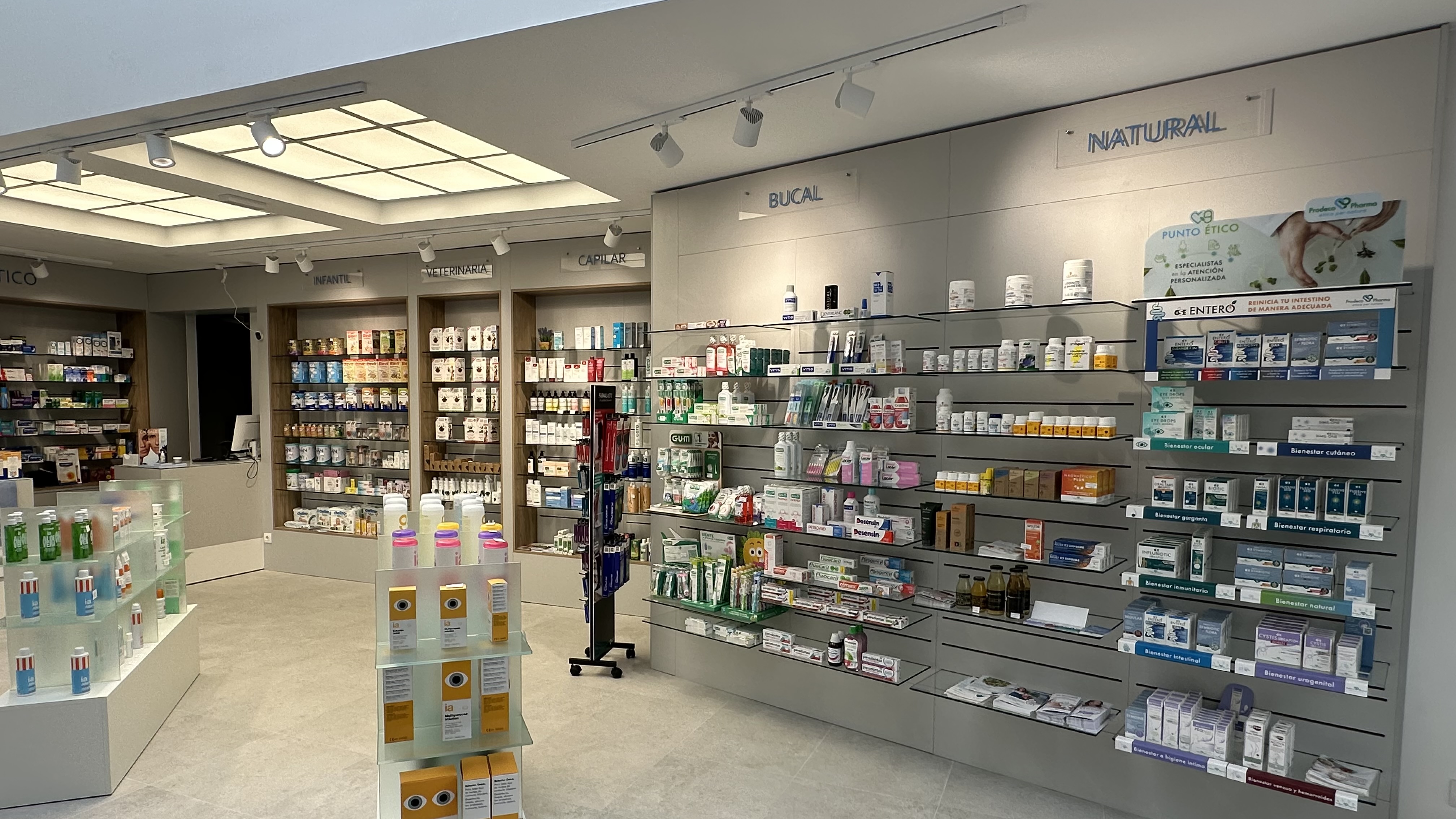 Interior farmacia 2